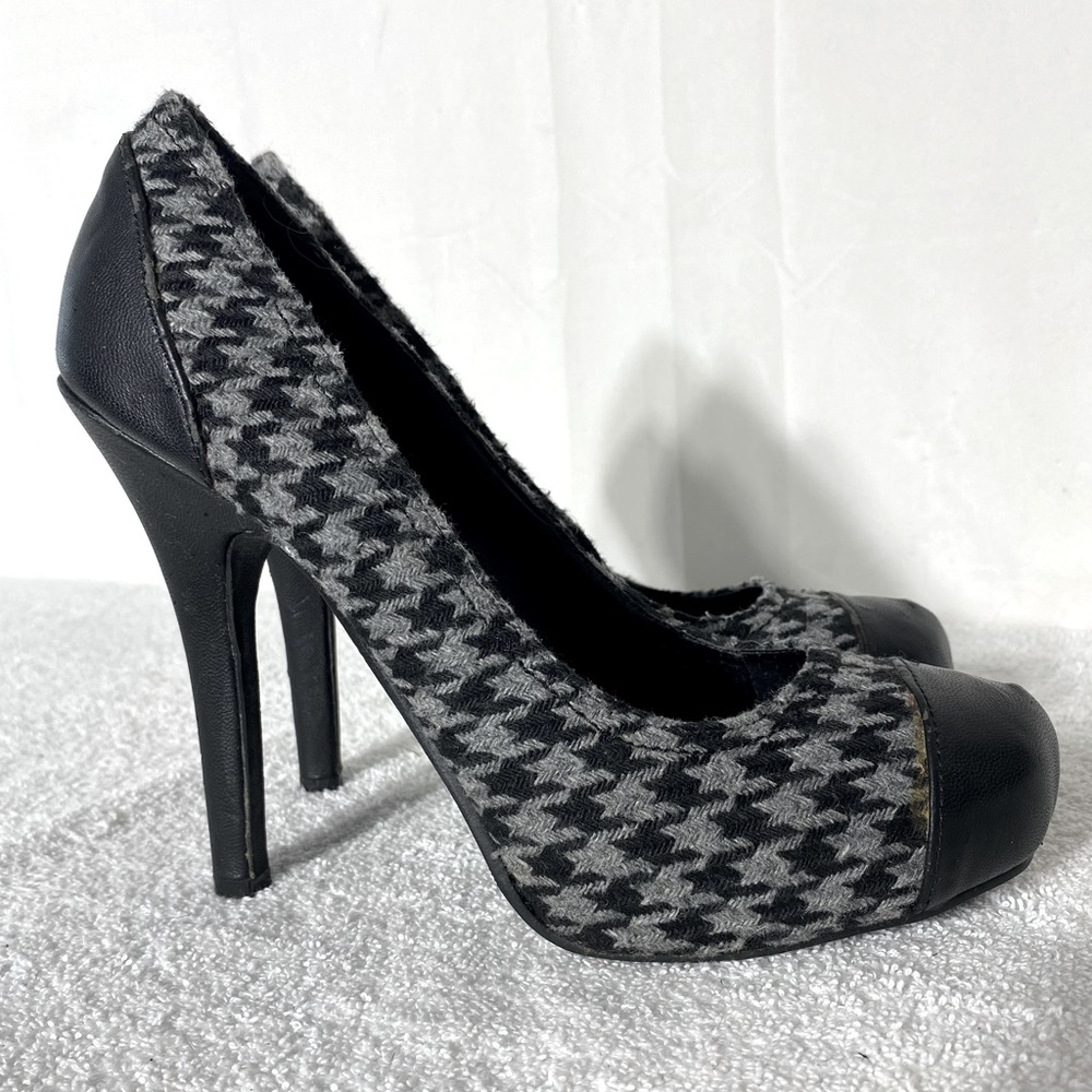 Le Chateau Black Grey Houndstooth Round Toe Stiletto Heels 8